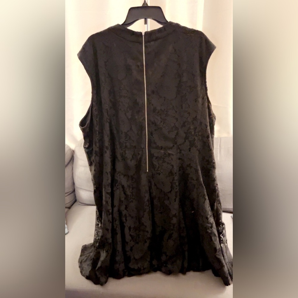 Black lace dresss - Picture 5 of 9